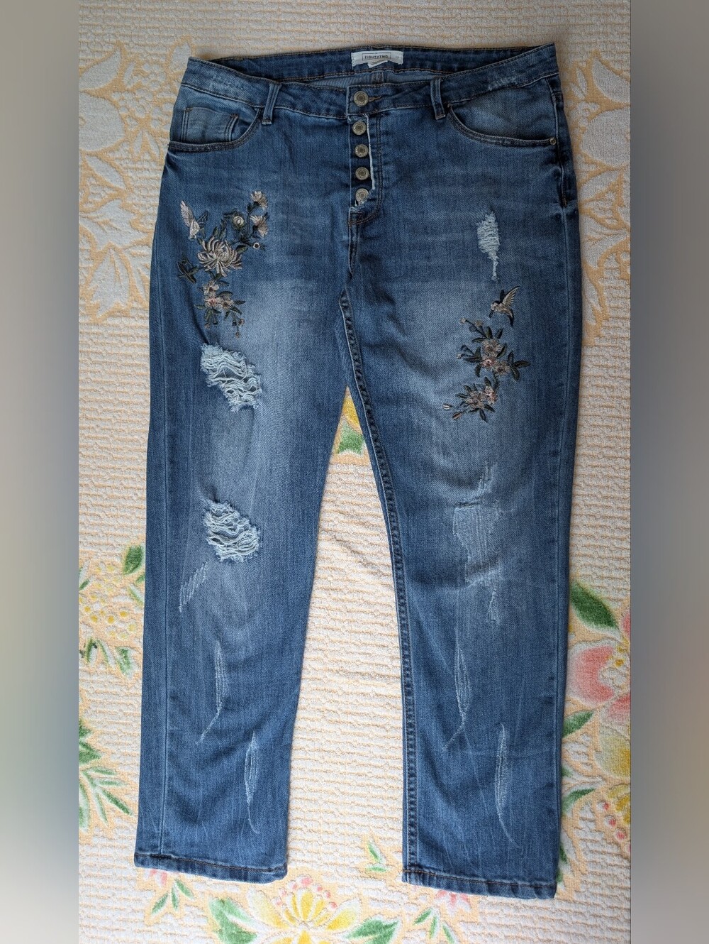 Beautiful Vintage Inspired Blue High-Rise Embroidered Distressed Jeans